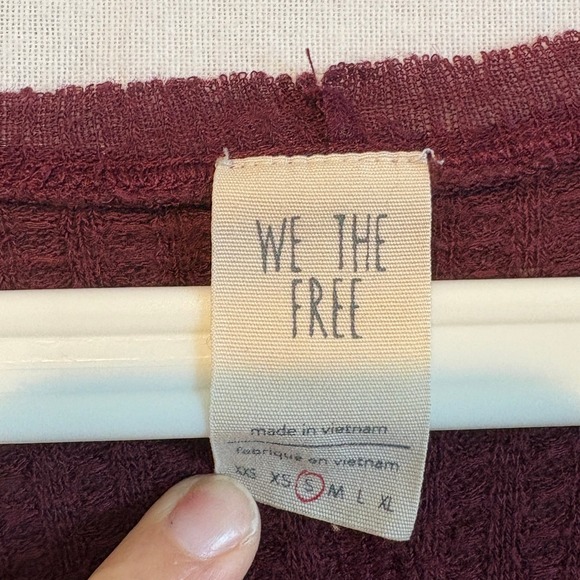 We The Free Free People Burgundy Waffle Knit Thermal V-Neck Top Small Bohemian - Picture 3 of 10